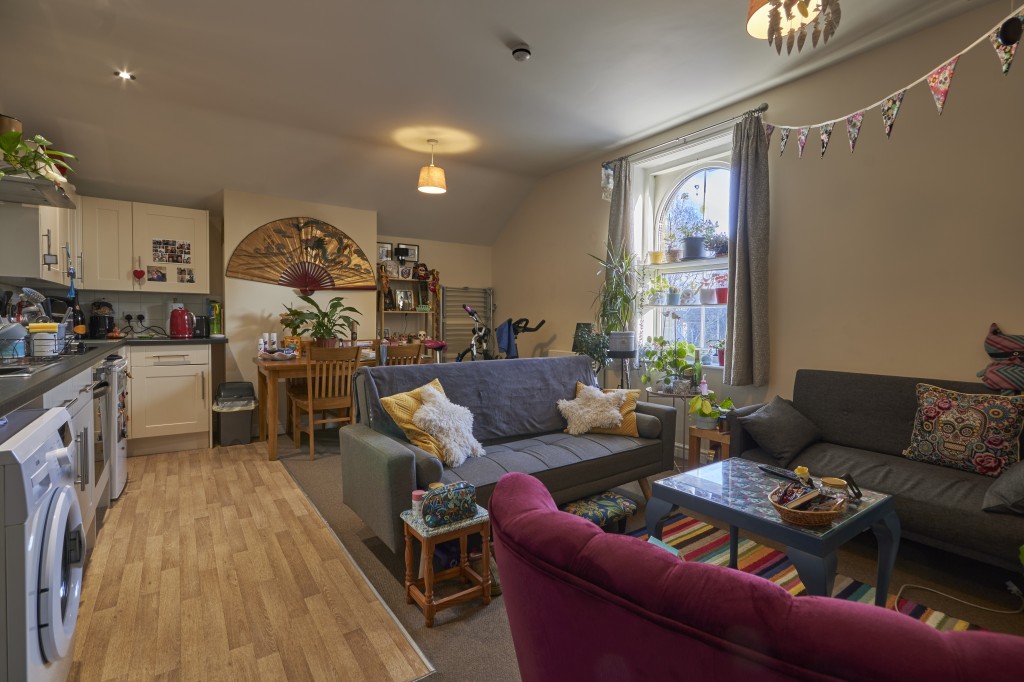 Lot: 64 - FREEHOLD INVESTMENT COMPRISING FIVE FLATS - Open plan Living